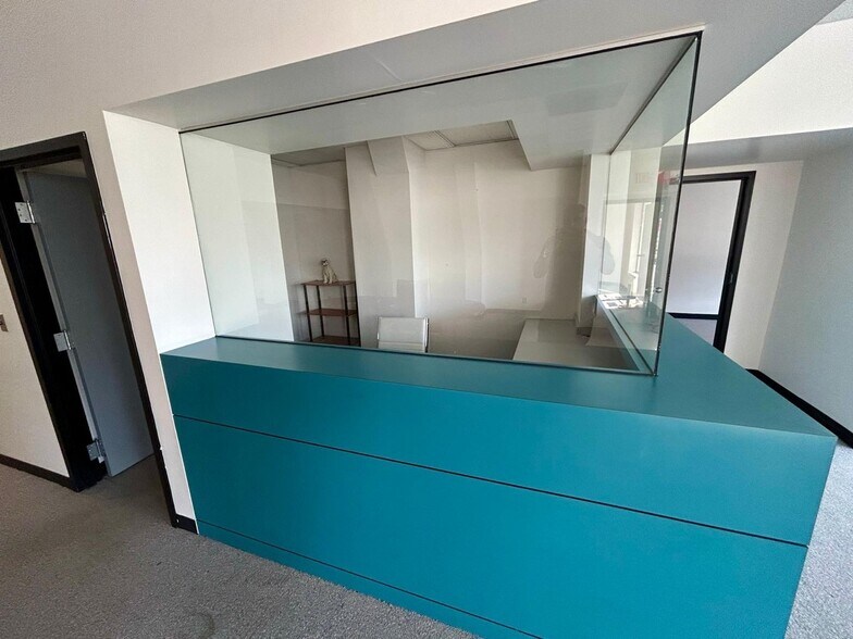 More Photos Of 22001-22027 Kelly Rd, Eastpointe Office For Lease