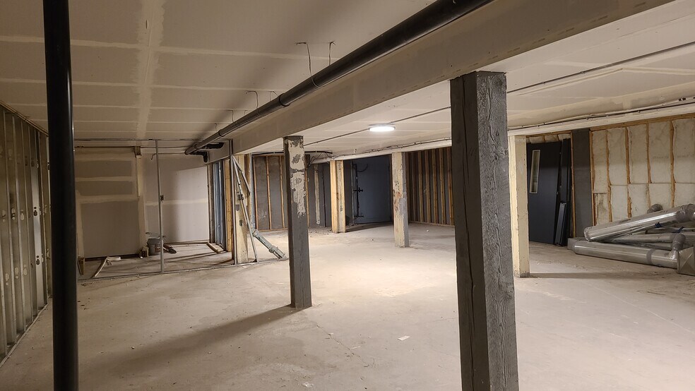 More Photos Of 917 9th Ave SE, Calgary General Retail For Lease