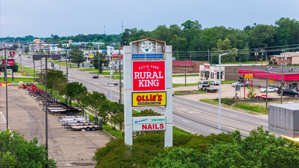 More Photos Of 2310-2318 Highway 45, Columbus Unknown For Lease
