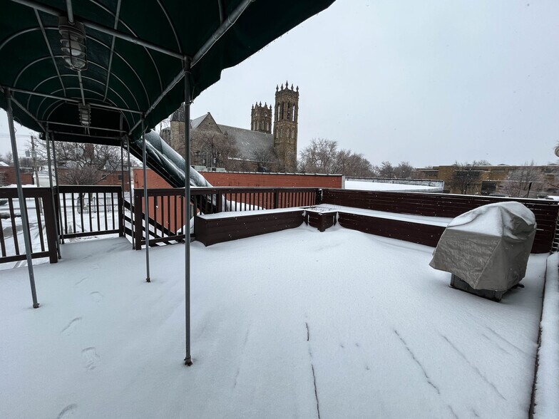 More Photos Of 1457 E 40th St, Cleveland Showroom For Lease