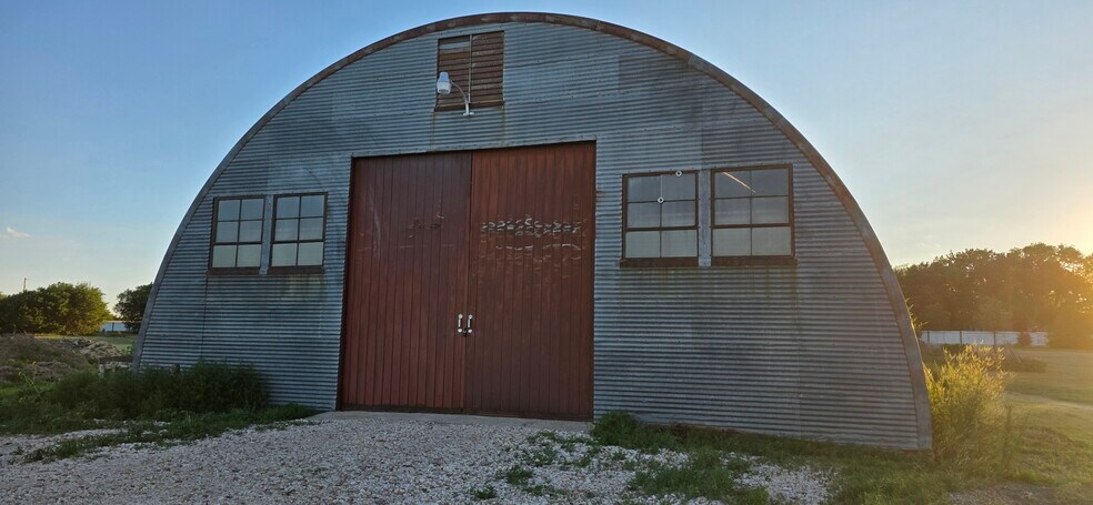 More Photos Of 350 N Stevens Ave, Elkhart Industrial For Lease