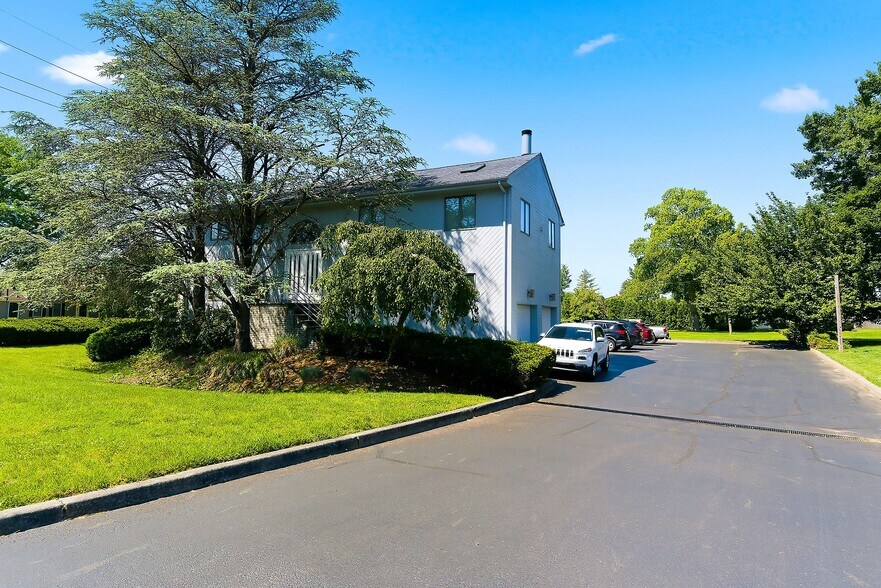 More Photos Of 801 Hughes Dr, Hamilton Office Residential For Sale