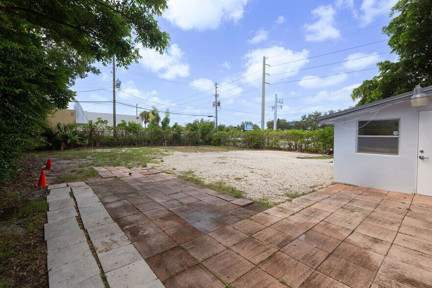 More Photos Of 840 NW 33rd St, Oakland Park Office For Sale