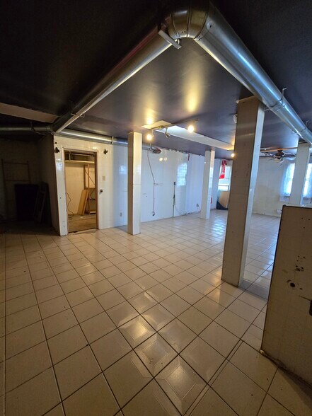 More Photos Of 75 Manitoba St, Bracebridge General Retail For Sale