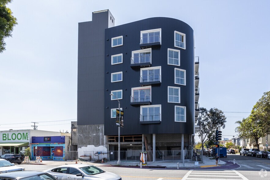 Primary Photo Of 5550 W Pico Blvd, Los Angeles Apartments For Lease