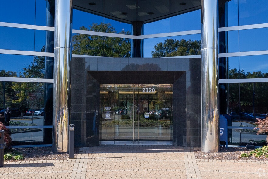 More Photos Of 2820 Waterford Lake Dr, Midlothian Office For Lease