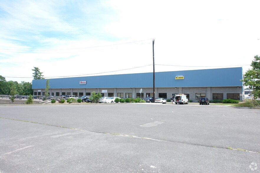 More Photos Of 125 Kenyon Dr, Lakewood Light Distribution For Lease