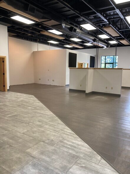 More Photos Of 1700 Sand Acres Dr, De Pere Storefront Retail Office For Lease