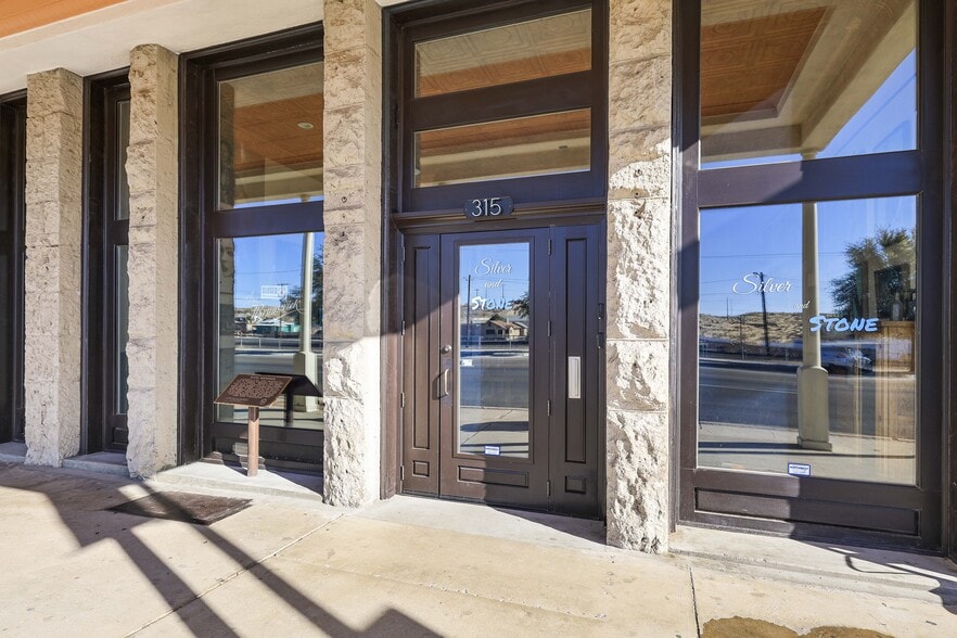 More Photos Of 313 E Andy Devine Ave, Kingman Storefront For Sale