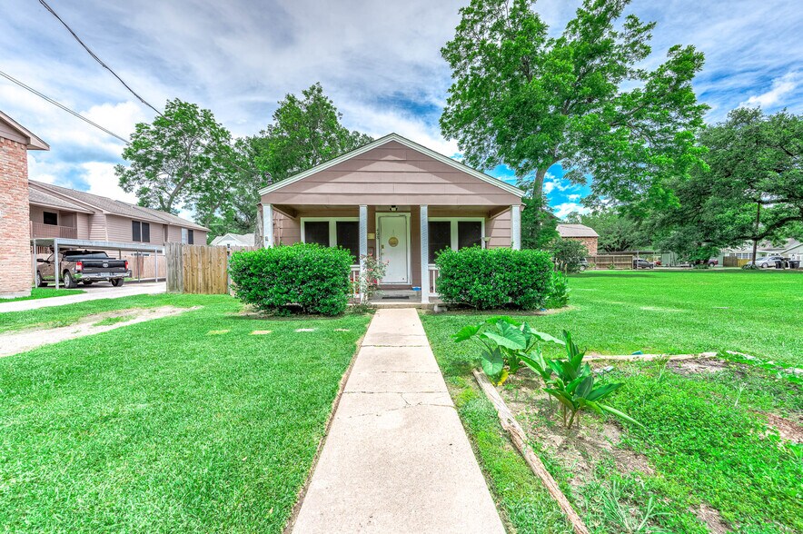 More Photos Of , Alvin Multifamily For Sale
