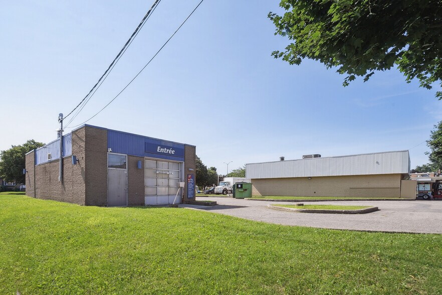 More Photos Of 80-90 Rue Quévillon, Varennes Convenience Store For Sale