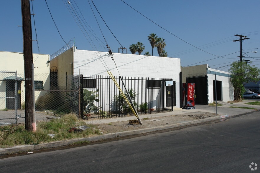 More Photos Of 14641-14643 Lull St, Van Nuys Warehouse For Lease