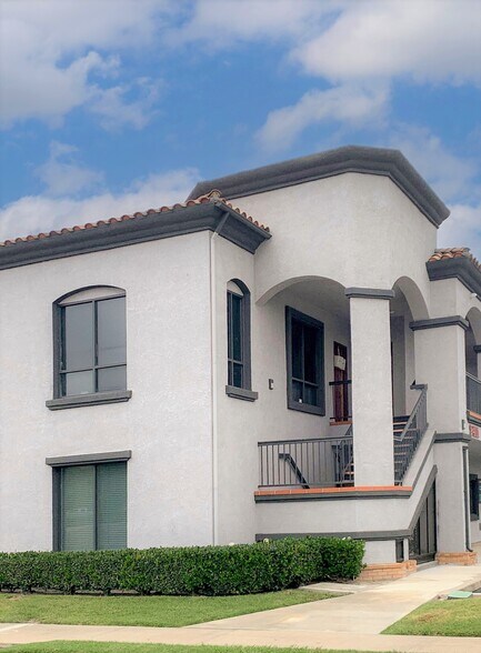 More Photos Of 2401 W Chapman Ave, Orange Medical For Lease