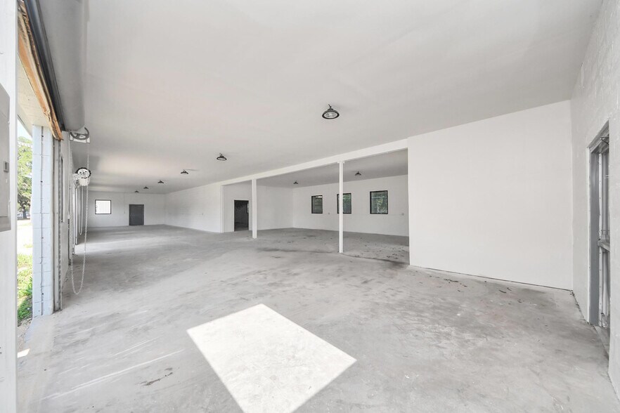 More Photos Of 11980 Alief Clodine Rd, Houston Light Distribution For Sale