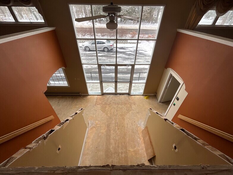 More Photos Of 235 Portland Rd, Gray Office For Lease