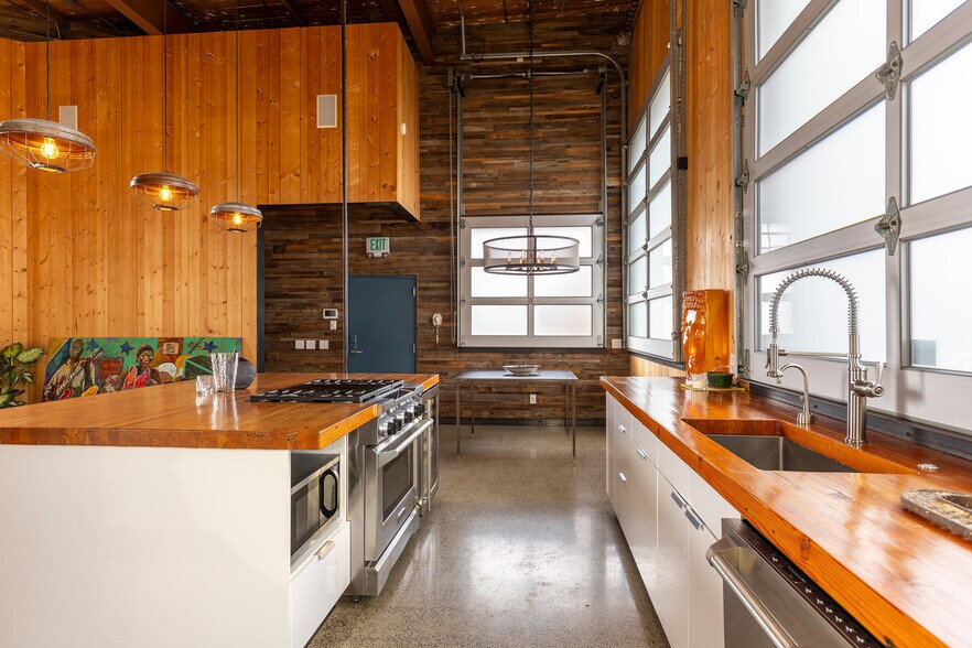 More Photos Of 4020 6th Ave NW, Seattle Warehouse For Sale