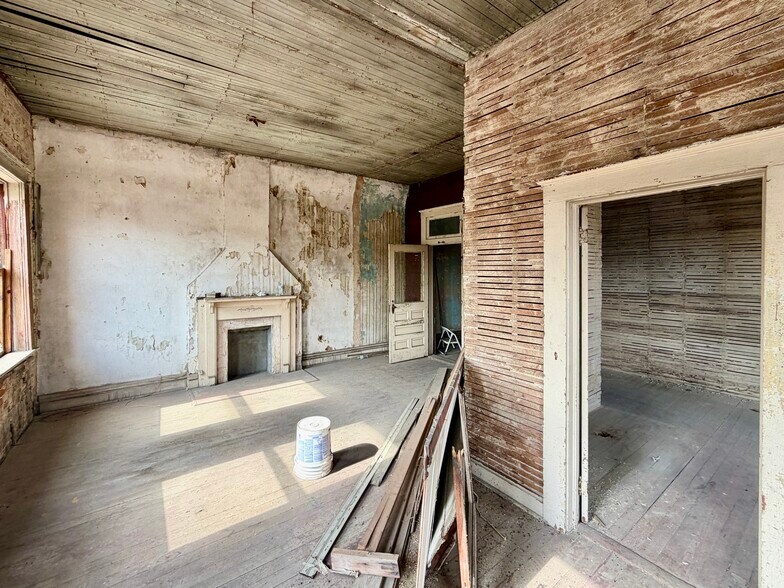 More Photos Of 100 S Main St, Yazoo City Flex For Sale
