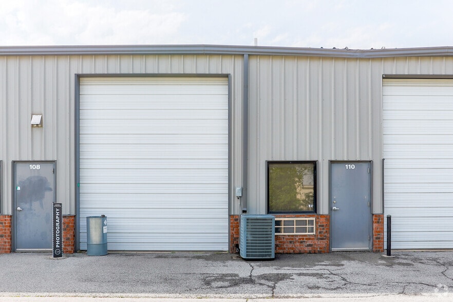 More Photos Of 7709 E 42nd Pl, Tulsa Light Manufacturing For Lease
