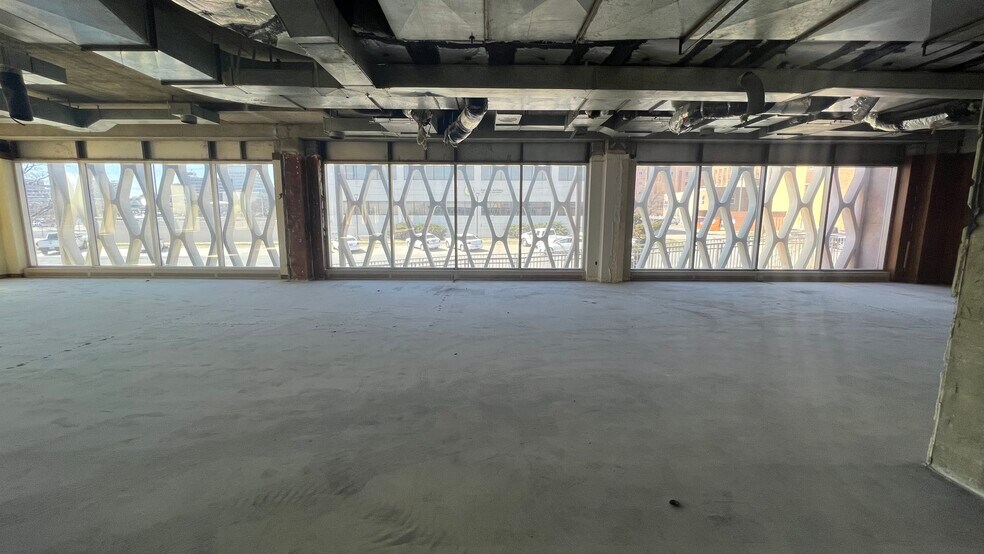 More Photos Of 616 SE Jefferson St, Topeka Light Distribution For Lease