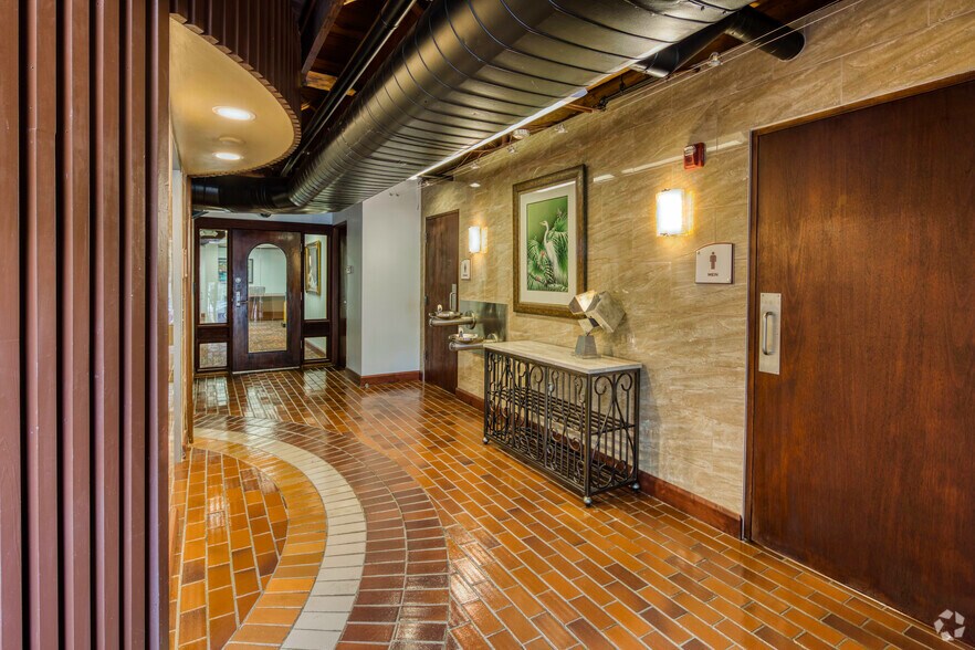 More Photos Of 100 3rd St S, Saint Petersburg Loft Creative Space For Lease