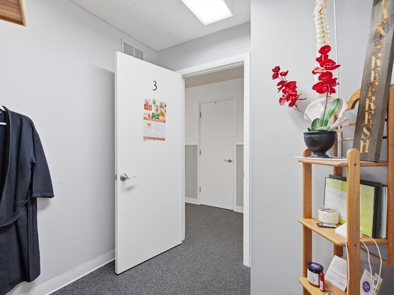 More Photos Of 35000-35008 Division Rd, Richmond Medical For Sale