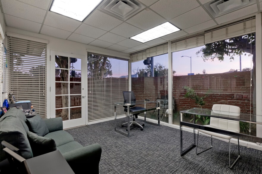 More Photos Of 15101 W Sunset Blvd, Pacific Palisades Freestanding For Sale