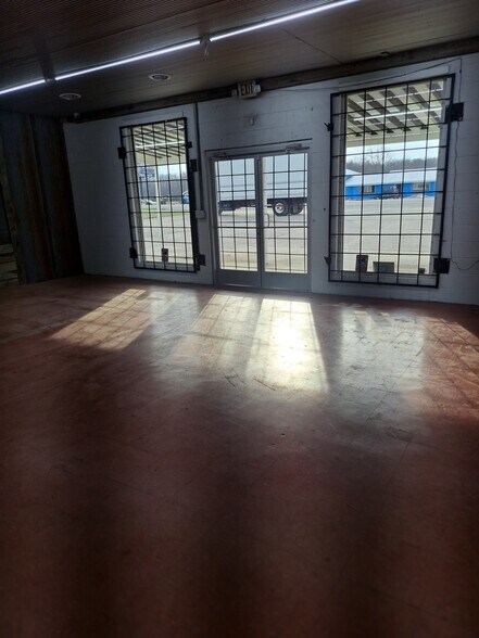 More Photos Of 6301 S York Hwy, Clarkrange Flex For Lease