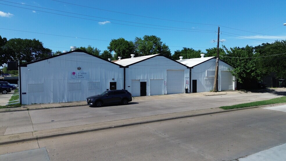 More Photos Of 221 Yorktown St, Dallas Distribution For Lease