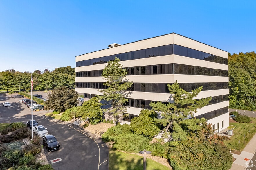 More Photos Of 609 W Johnson Ave, Cheshire Medical For Lease