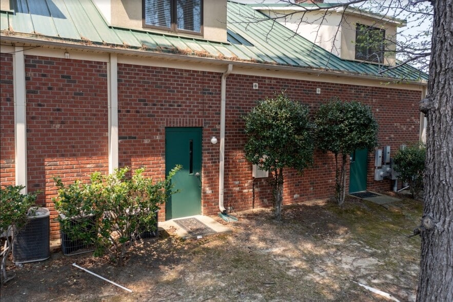 More Photos Of 6408 Brookstone Ln, Fayetteville Medical For Lease