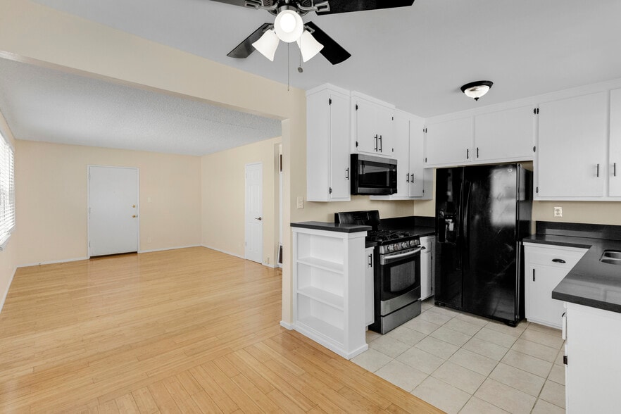 More Photos Of 4956-4960 Kester Ave, Sherman Oaks Apartments For Sale