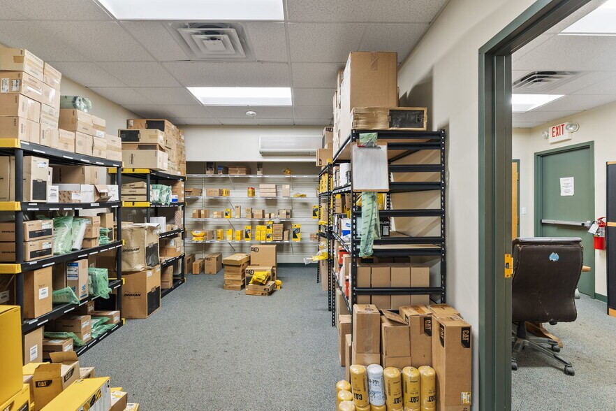 More Photos Of 26 Bixby Ave, Middleton Warehouse For Lease