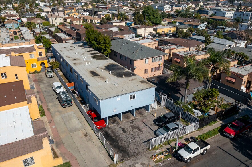 More Photos Of 921 W 82nd St, Los Angeles Apartments For Sale