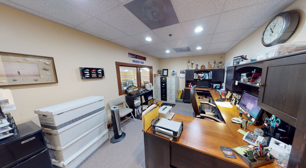 More Photos Of 1021 Goldenbelt Blvd, Junction City Auto Dealership For Sale