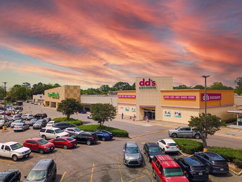 More Photos Of 215 W Willow St, Lafayette Storefront For Lease