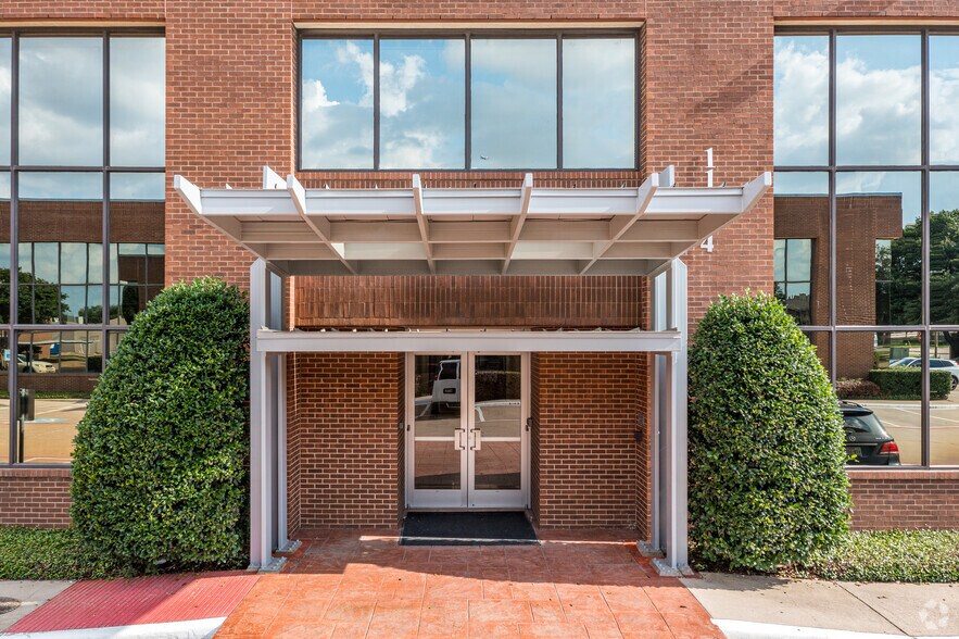 More Photos Of 11496 Luna Rd, Farmers Branch Flex For Lease