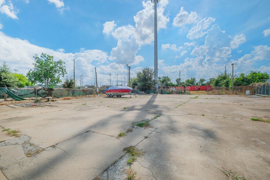 More Photos Of 7830 Highway 90A, Sugar Land Warehouse For Lease