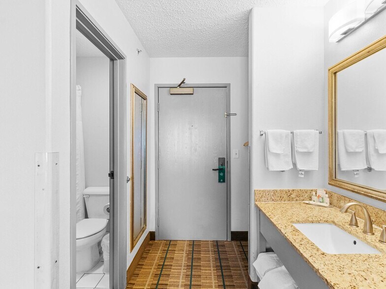 More Photos Of 15150 Brighton Rd, Brighton Hotel For Sale