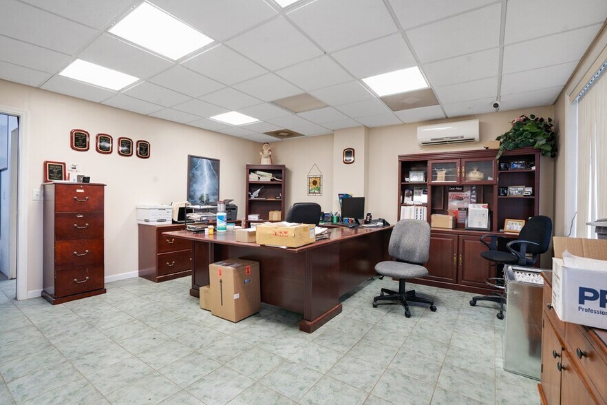 More Photos Of 6 Sanderson St, Hayesville Flex For Sale