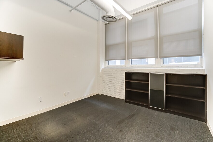 More Photos Of 20 E Central Pky, Cincinnati Office Residential For Lease