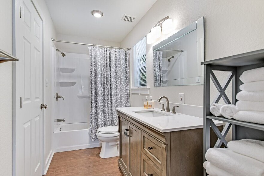 More Photos Of 610 Crystal Creek Dr, Austin Specialty For Sale