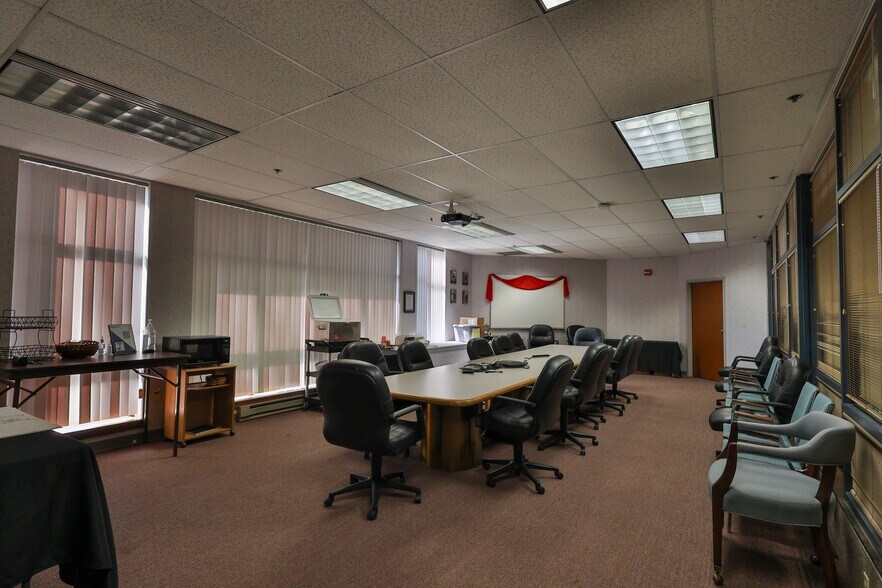 More Photos Of 1525 Valley Center Pky, Bethlehem Unknown For Lease