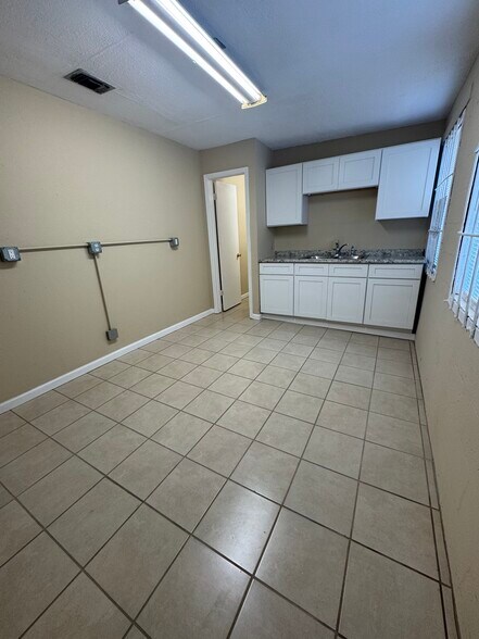 More Photos Of 130 E Zavalla, San Antonio Warehouse For Lease