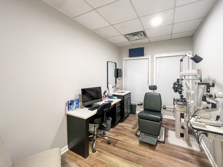 More Photos Of 200 Canyon Park Dr, Pelham Office For Lease