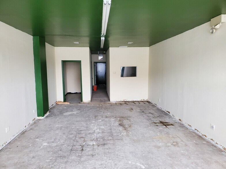 More Photos Of 5140-5144 W Madison St, Chicago Storefront Retail Office For Lease