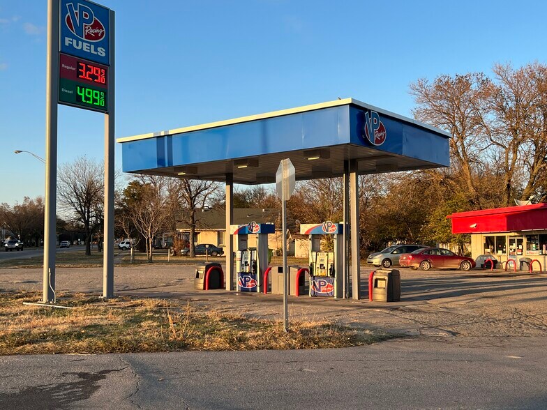 More Photos Of 524 S Main St, Newkirk Service Station For Sale