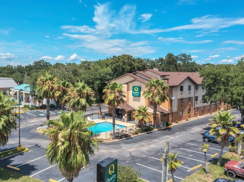 Primary Photo Of 1392 W North Blvd, Leesburg Hotel For Sale