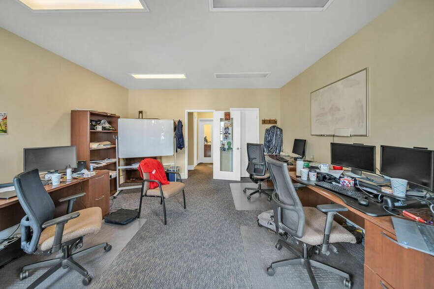 More Photos Of 319-321 D St NE, Washington Office For Lease