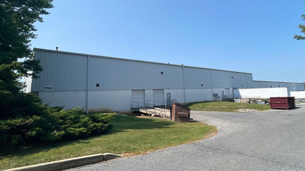 More Photos Of 759 Roble Rd, Allentown Warehouse For Lease