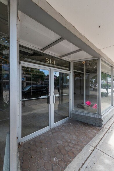 More Photos Of 516 W College Ave, Appleton Storefront Retail Office For Lease
